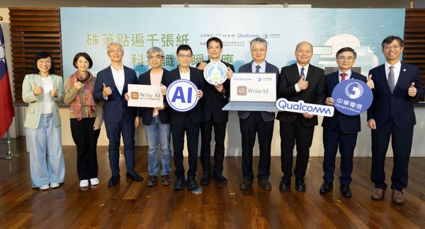 AI PC 助力教育現場，開啟作文教學新嘗試